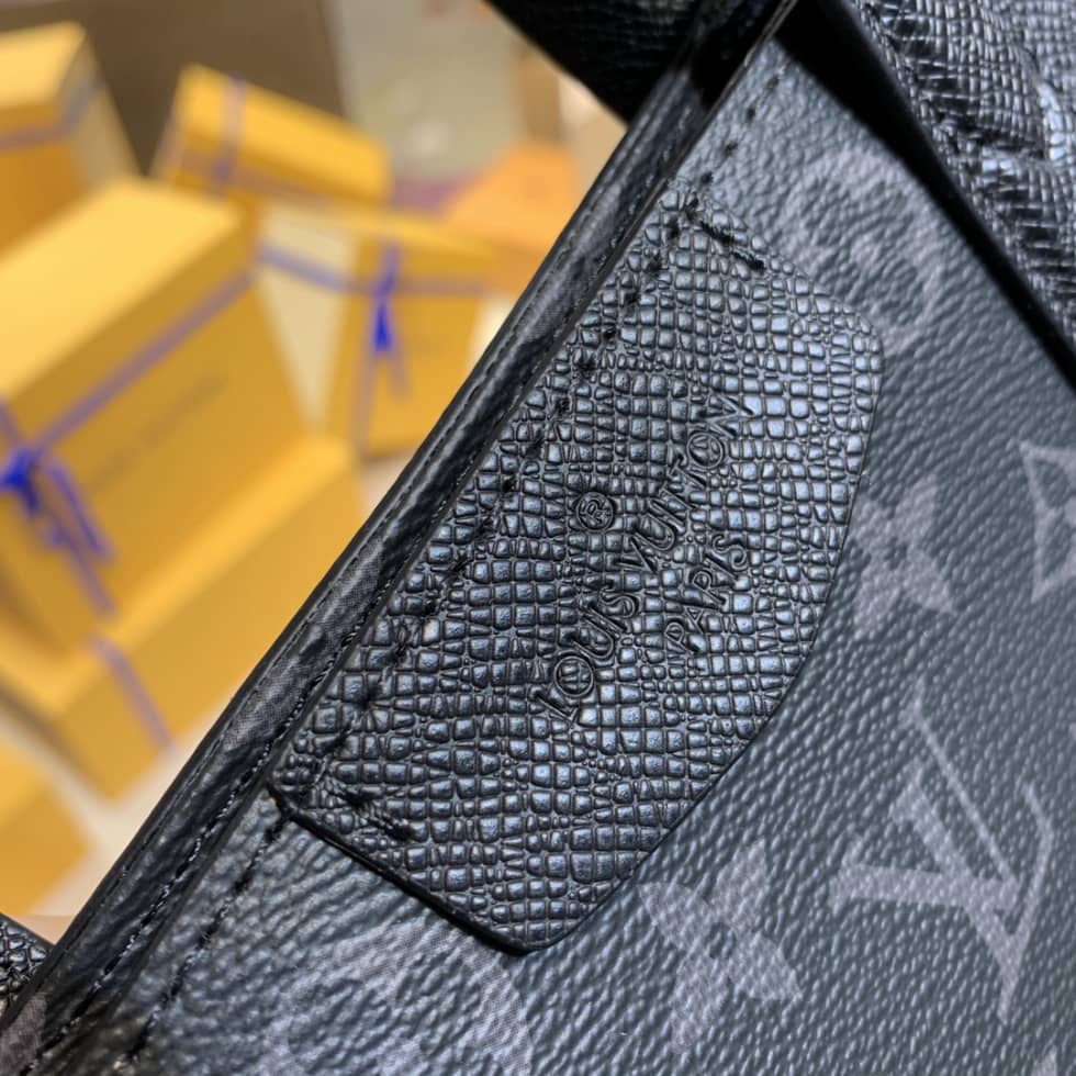 L0vis Vvtt0n Split Tote Eclipse Taiga Black M30431 Replica Mens Bag