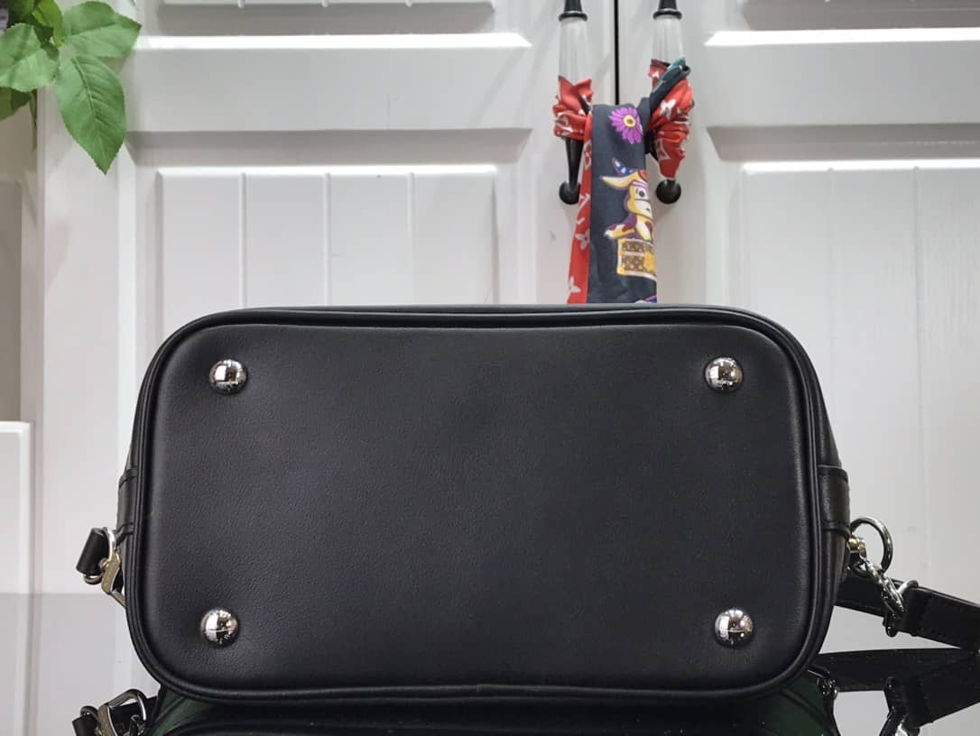 L0vis Vvtt0n Cruiser PM Calfskin Leather Replica Bag Green M57934