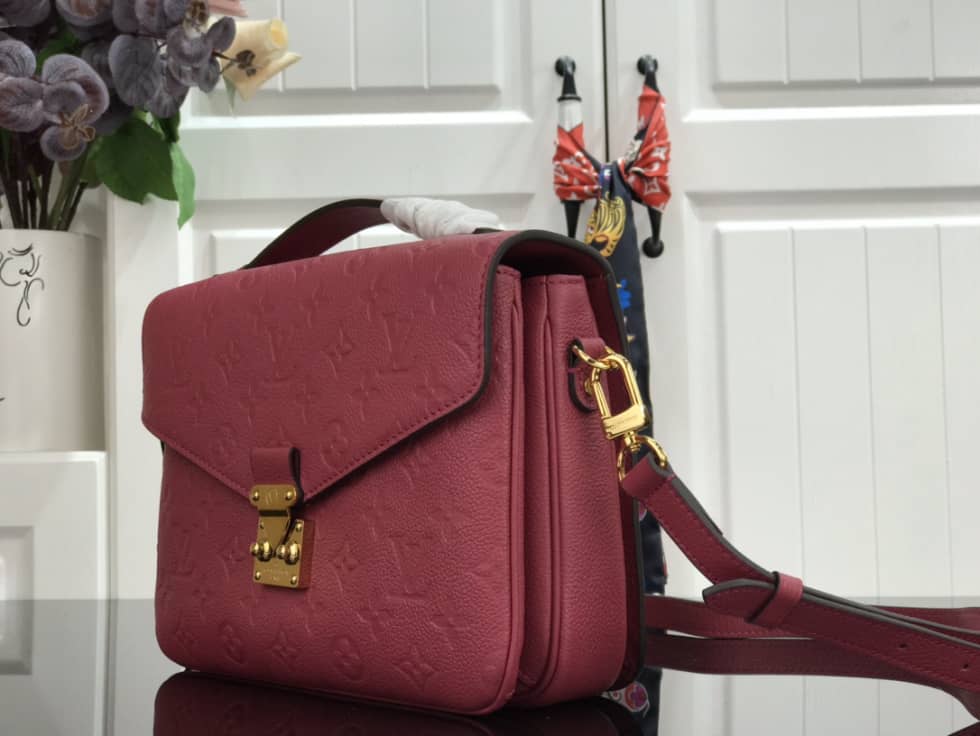 Best Replica L0vis Vvtt0n Pochette Metis Marine Leather Rose M44071 Replica Shoulder Bag(ColaReps)