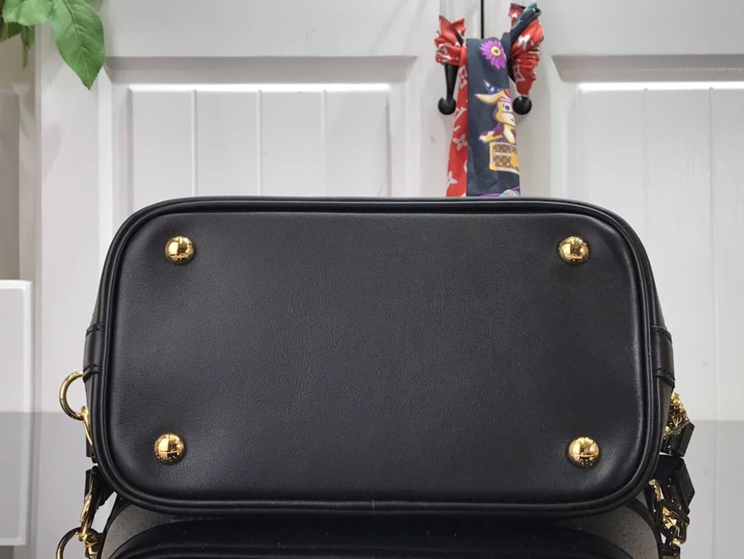 L0vis Vvtt0n Cruiser PM Calfskin Leather Replica Bag White M57934