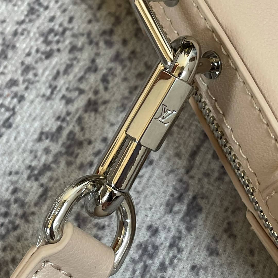 L0vis Vvtt0n Soft Trunk Monogram Mirror Coated Canvas Replica Bag Apricot M45880