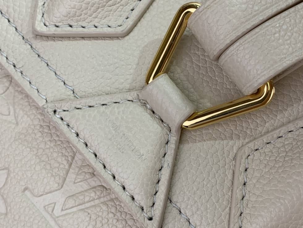 L0vis Vvtt0n Empreinte Montsouris White M45639 Replica Backpack