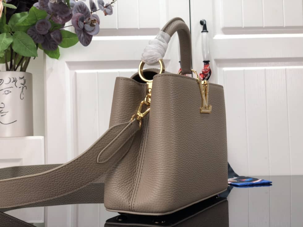 L0vis Vvtt0n Capucines BB Beige M59066 Replica Shoulder Bag