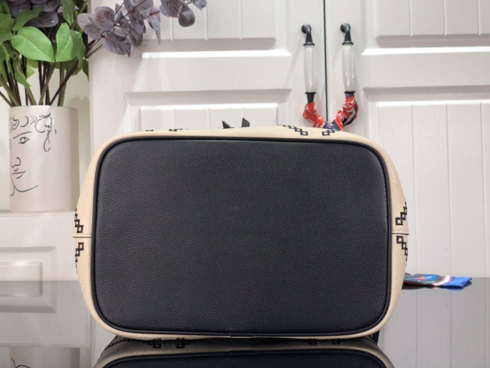 L0vis Vvtt0n NeoNoe MM White M46023 Replica Bucket Bag