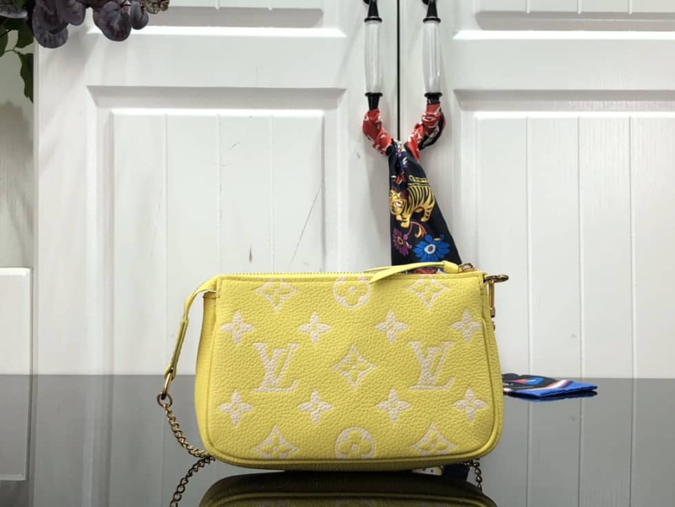 L0vis Vvtt0n Monogram Empreinte Mini Pochette Accessoires Yellow M46129