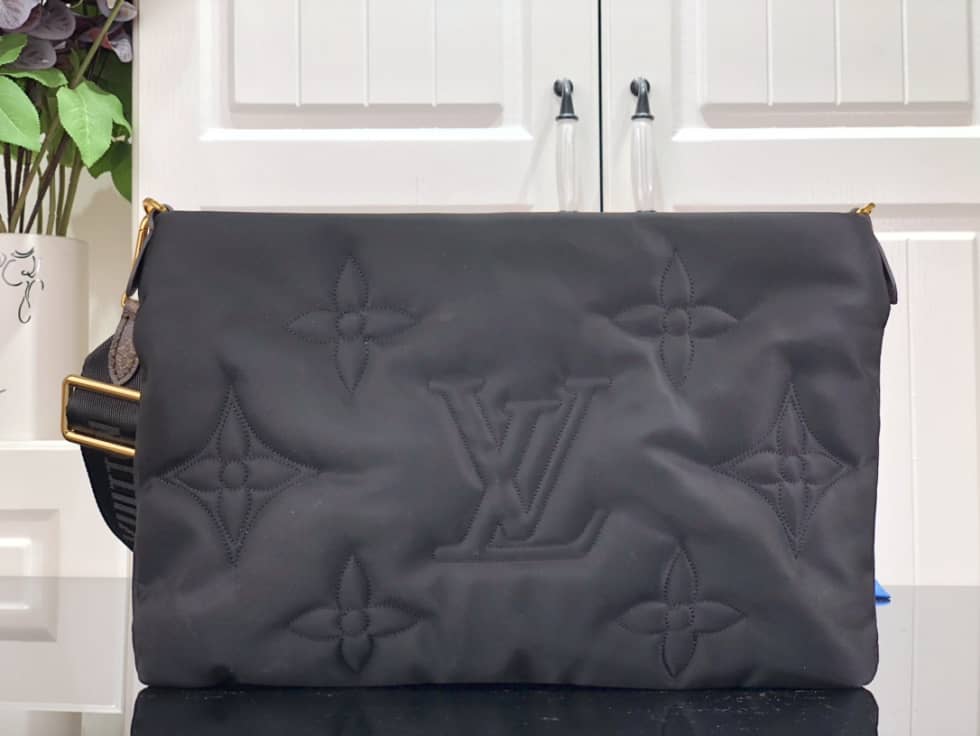 L0vis Vvtt0n Maxi Multi Pochette Accessoires M58977 Replica Shoulder Bag