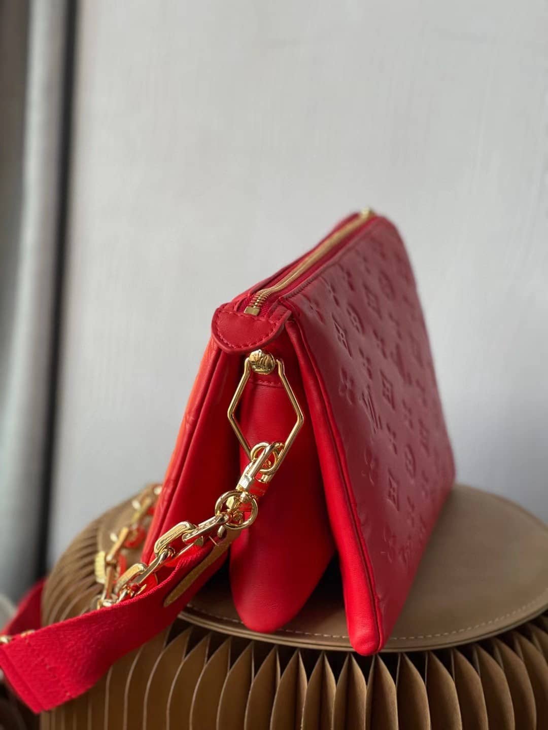 L0vis Vvtt0n Coussin PM Gold Chain Rouge Red M57792 Replica Shoulder Bag