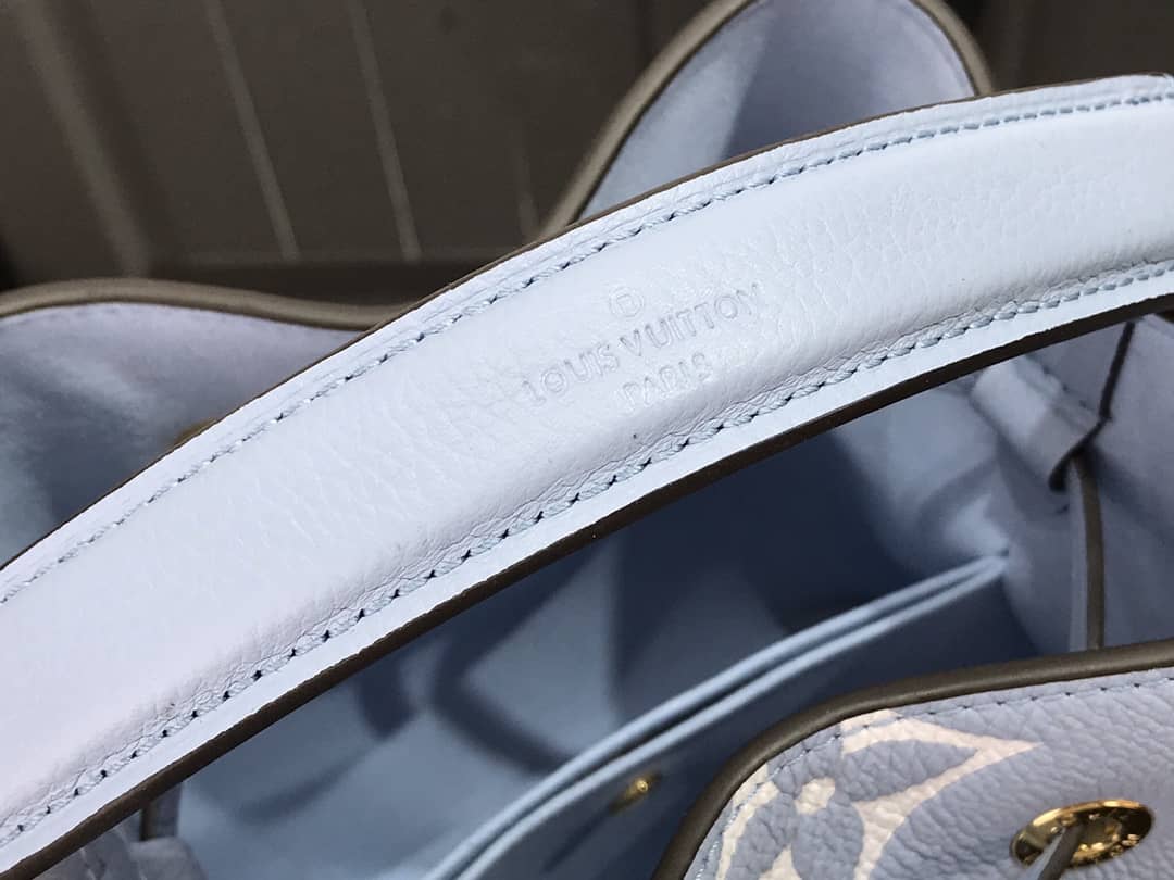 L0vis Vvtt0n Neo Noe Monogram Leather Replica Shoulder Bag Blue M45709