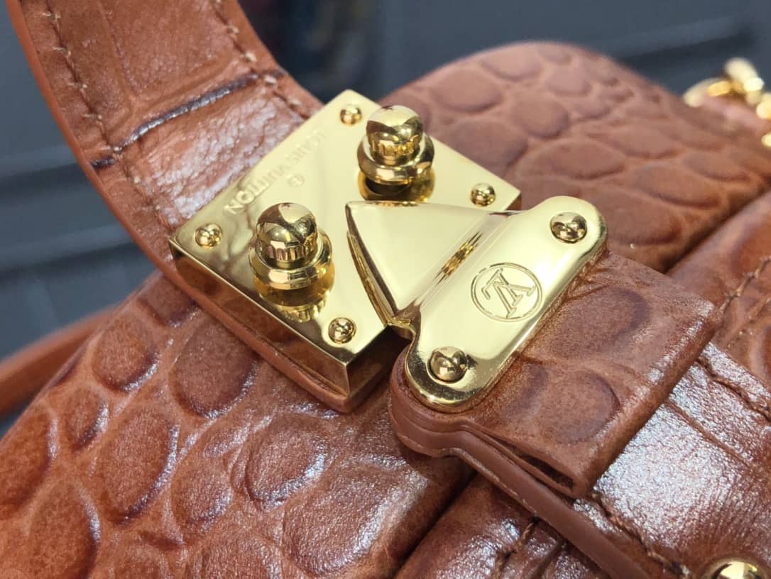 L0vis Vvtt0n Petite Boite Chapeau Crocodilien Brillant Replica Bag Yellow N93597