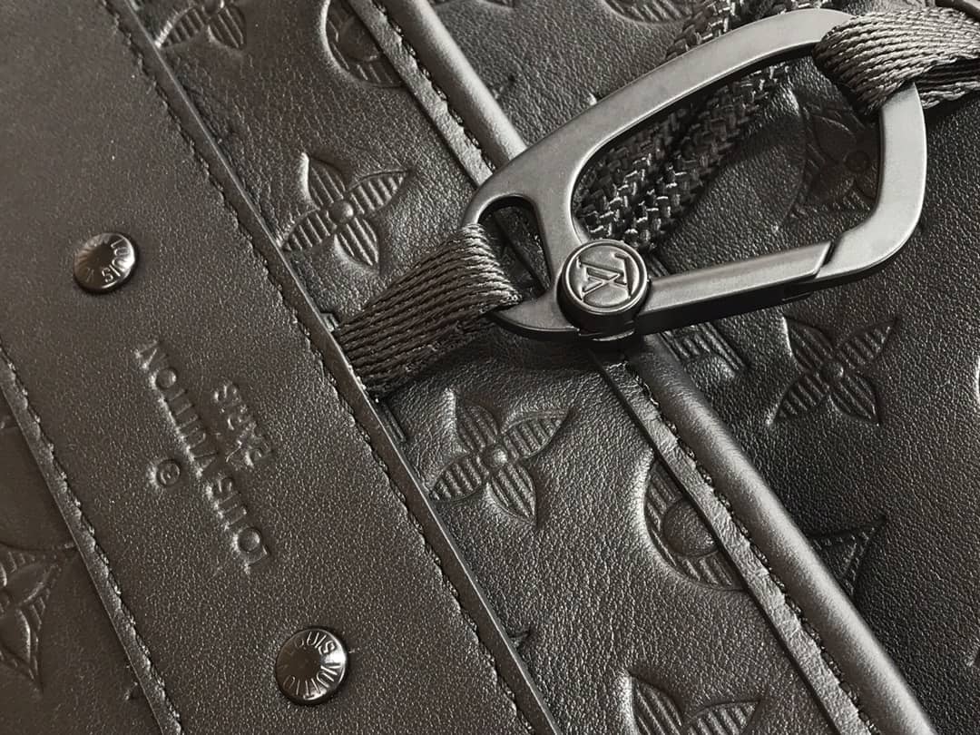 L0vis Vvtt0n Monogram Shadow Replica Discovery Backpack M43680