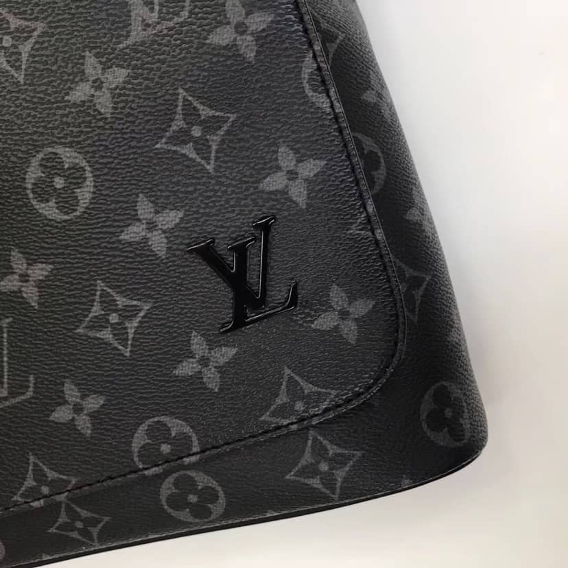 L0vis Vvtt0n District MM Monogram Replica Messenger Bag M44001