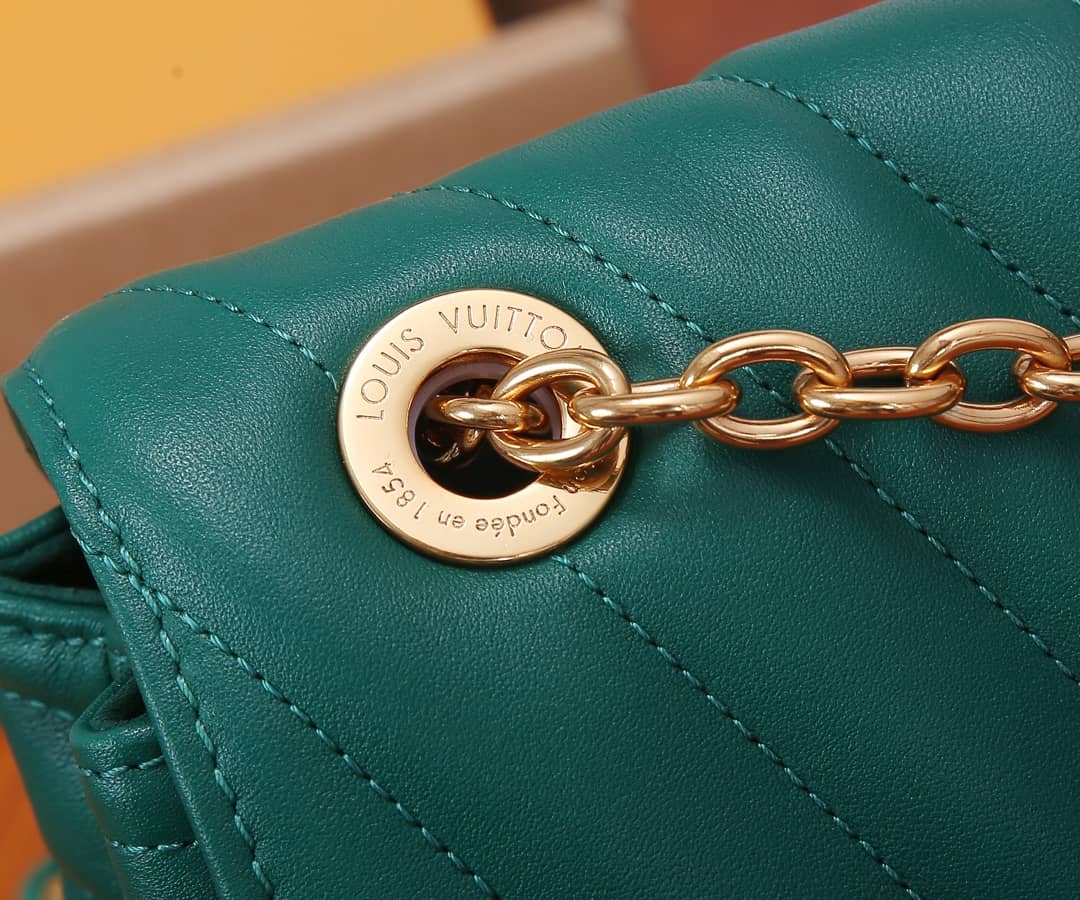 L0vis Vvtt0n New Wave Chain Cowhide Leather Replica Shoulder Bag M58664