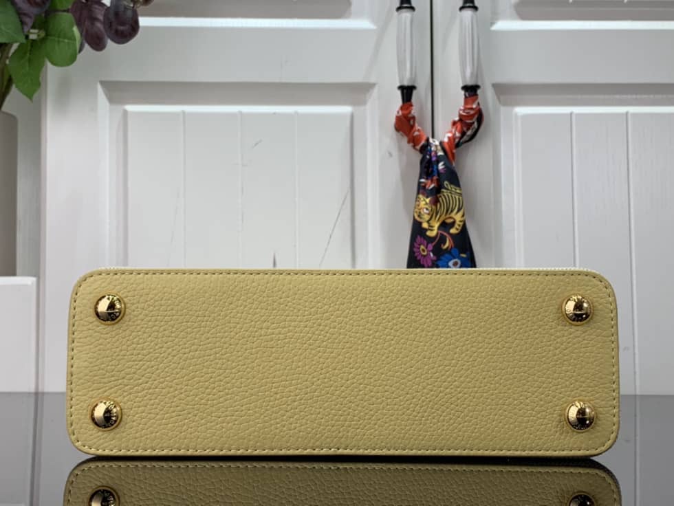 L0vis Vvtt0n Capucines BB Yellow M59872 Replica Shoulder Bag