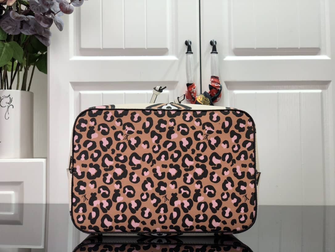 L0vis Vvtt0n NéoNoé MM Replica Bucket Bag M45822