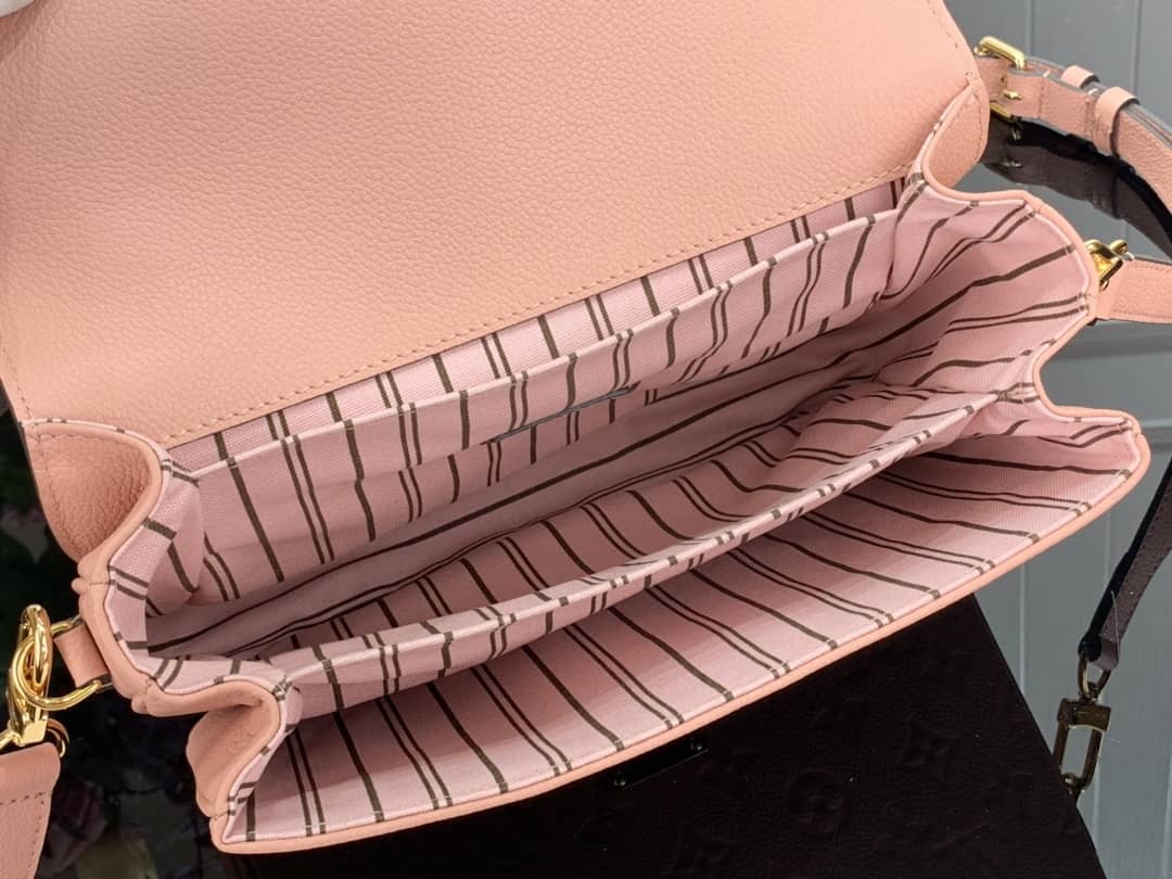 Best Replica L0vis Vvtt0n Pochette Metis Marine Leather Pink M44071 Replica Shoulder Bag(ColaReps)