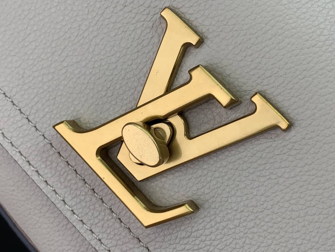 L0vis Vvtt0n Lockme Chain PM Replica Handbag Beige M57073