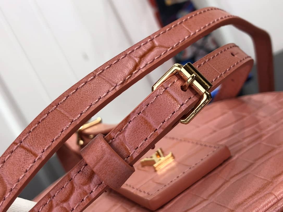 L0vis Vvtt0n Petite Boite Chapeau Crocodilien Brillant Replica Bag Pink N93597