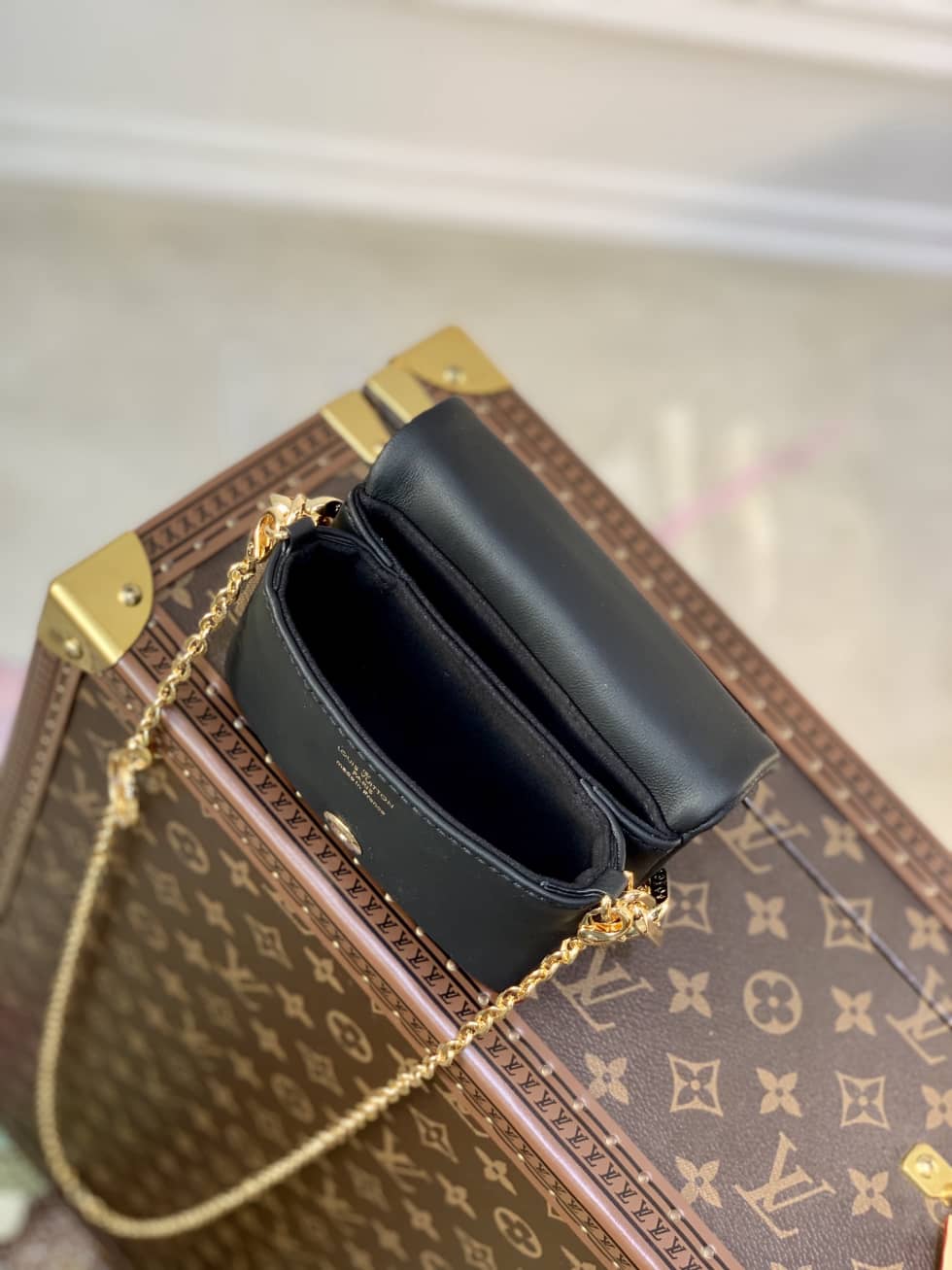 L0vis Vvtt0n Beltbag Coussin Cruise M81125 Replica Crossbody Bag