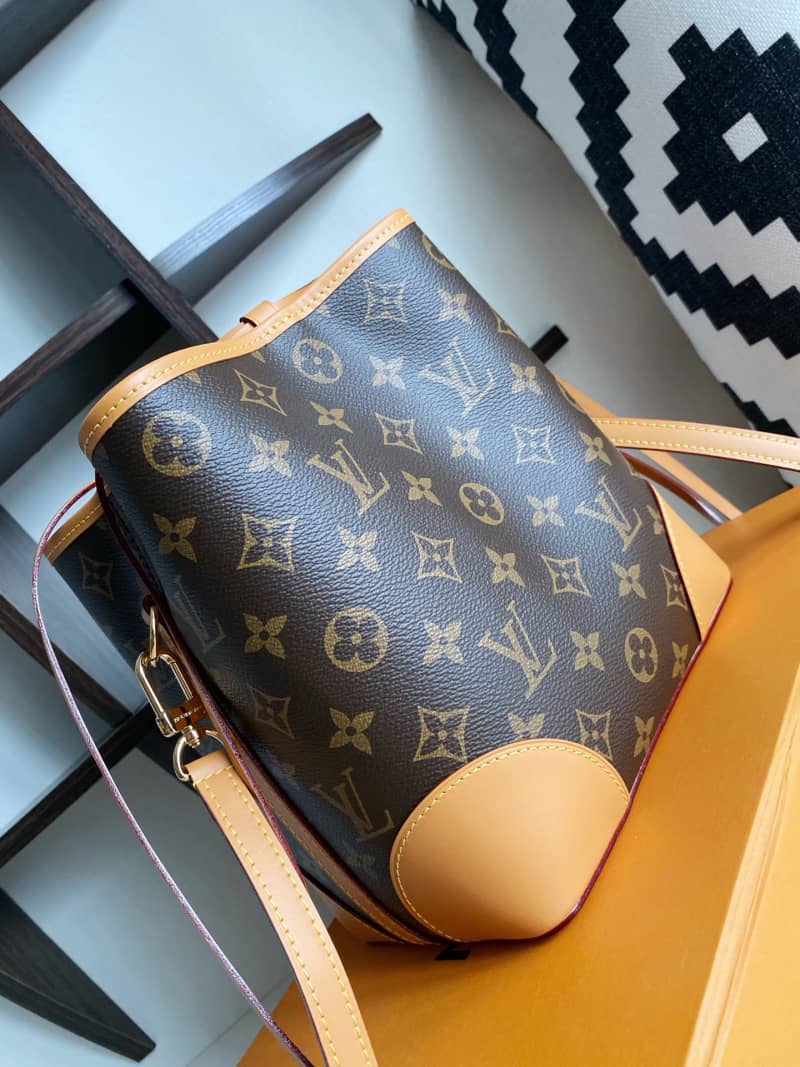 L0vis Vvtt0n Monogram Canvas Replica Bucket Bag M45550