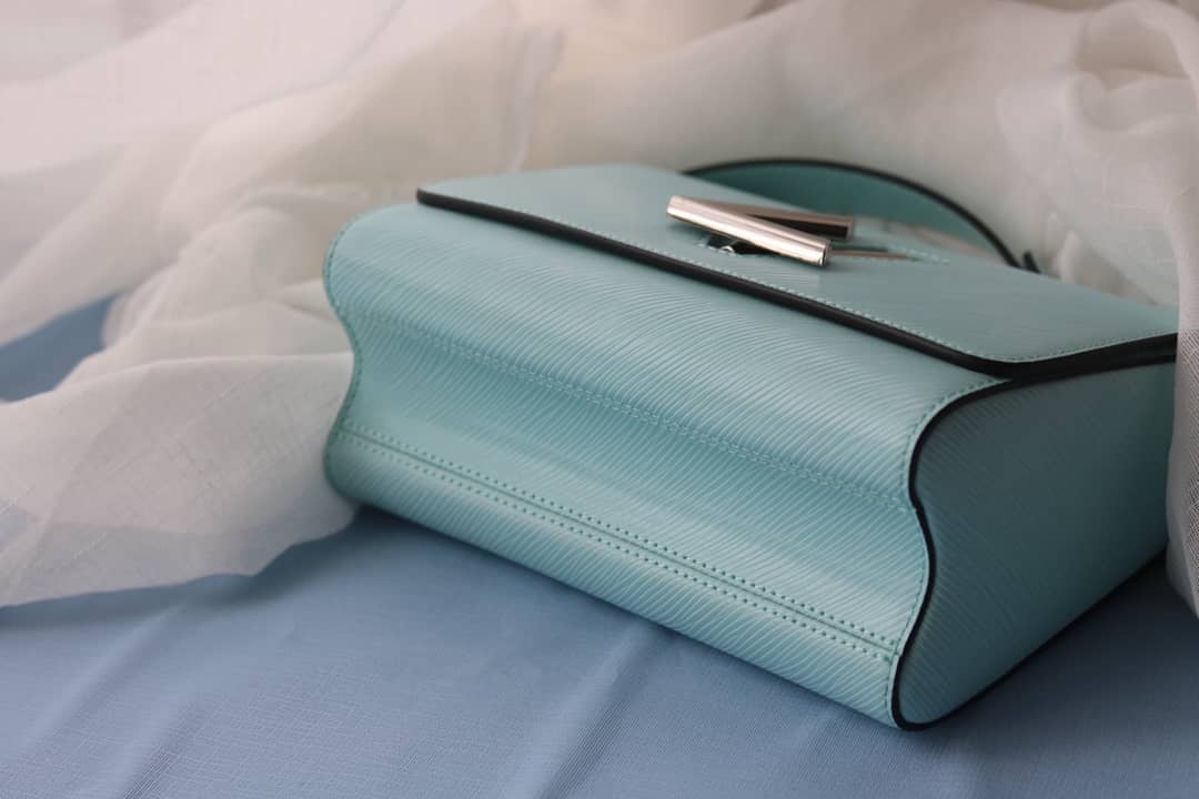 L0vis Vvtt0n Twist Bag Blue Replica M50281