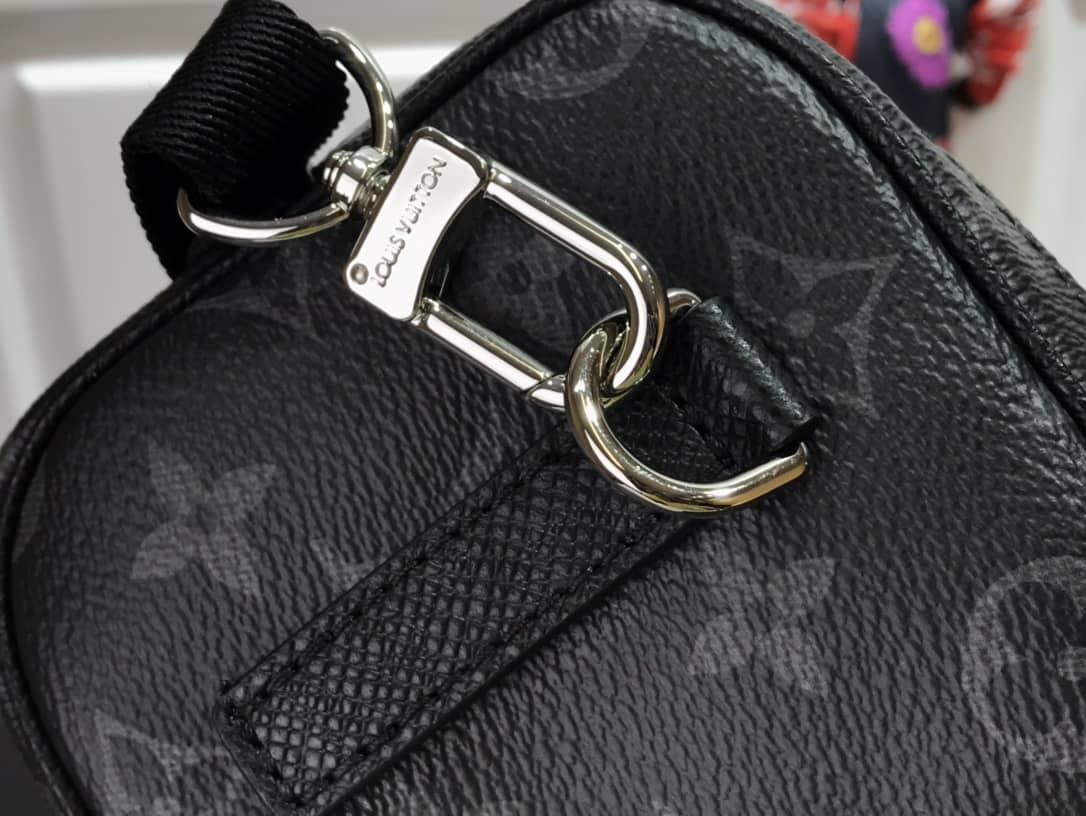 L0vis Vvtt0n Outdoor Replica Pochette Monogram Eclipse Black M30755