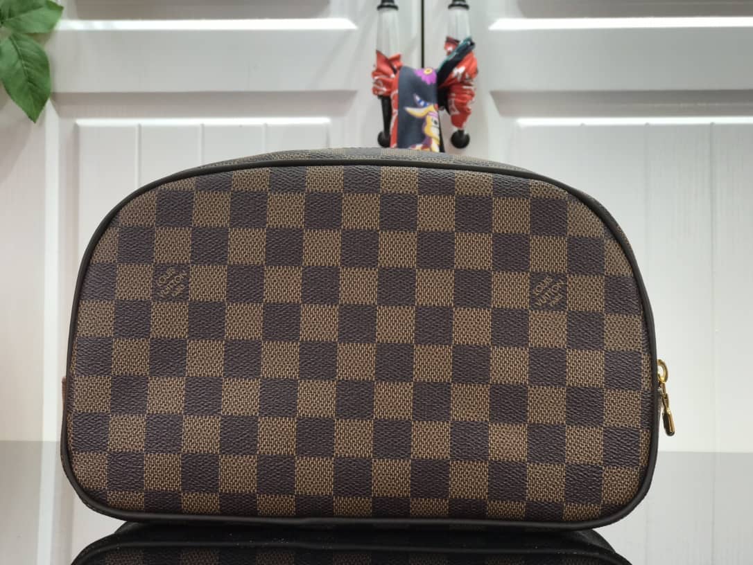 L0vis Vvtt0n Damier Ebene Toiletry Bag Replica M47527