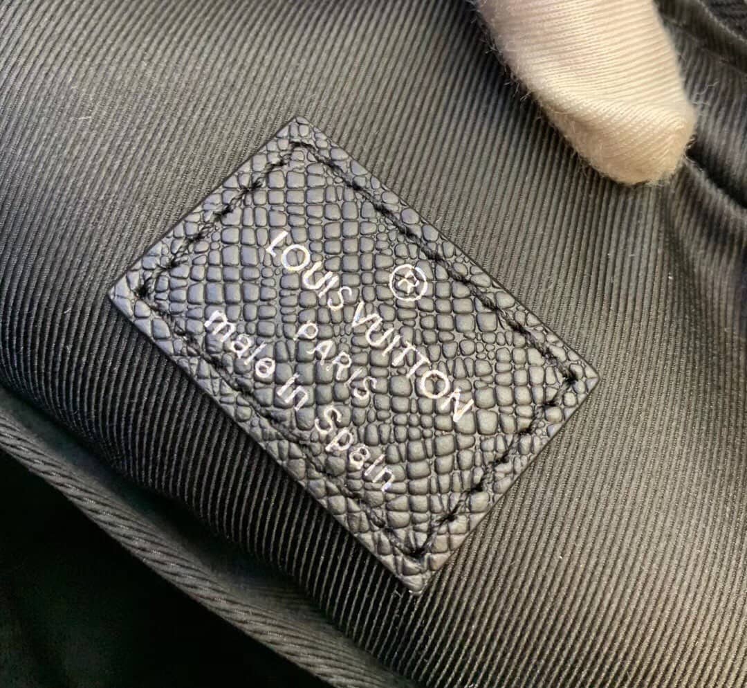 L0vis Vvtt0n Alex BB Taiga Leather Replica Messenger Bag M30265