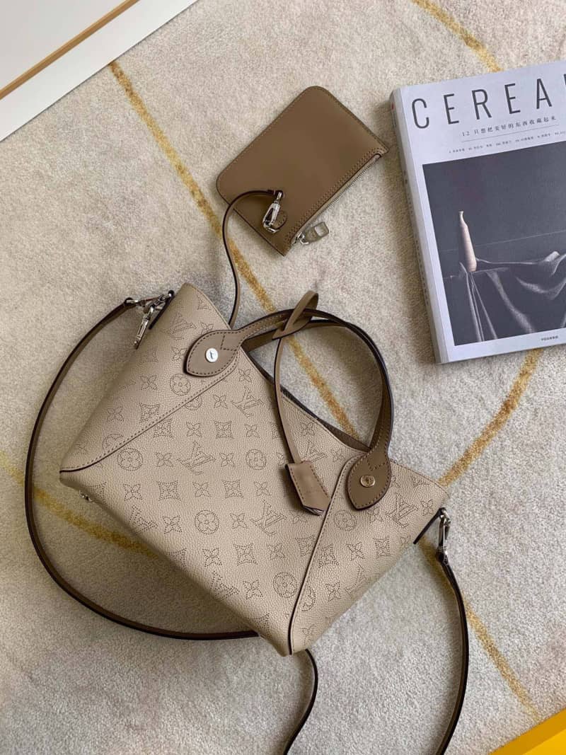 L0vis Vvtt0n Mahina Hina PM Leather Tote Replica Apricot M54353