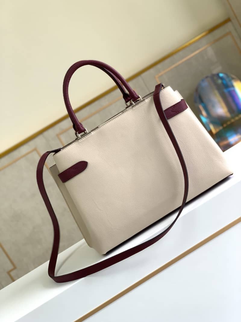 L0vis Vvtt0n Lockme Day 2Way Bag Replica M53647