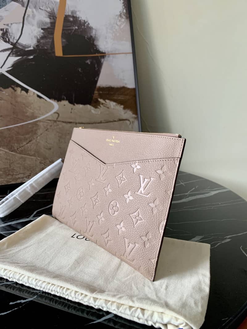 L0vis Vvtt0n Pochette Melanie MM Monogram Empreinte Replica Clutch Apricot M68705