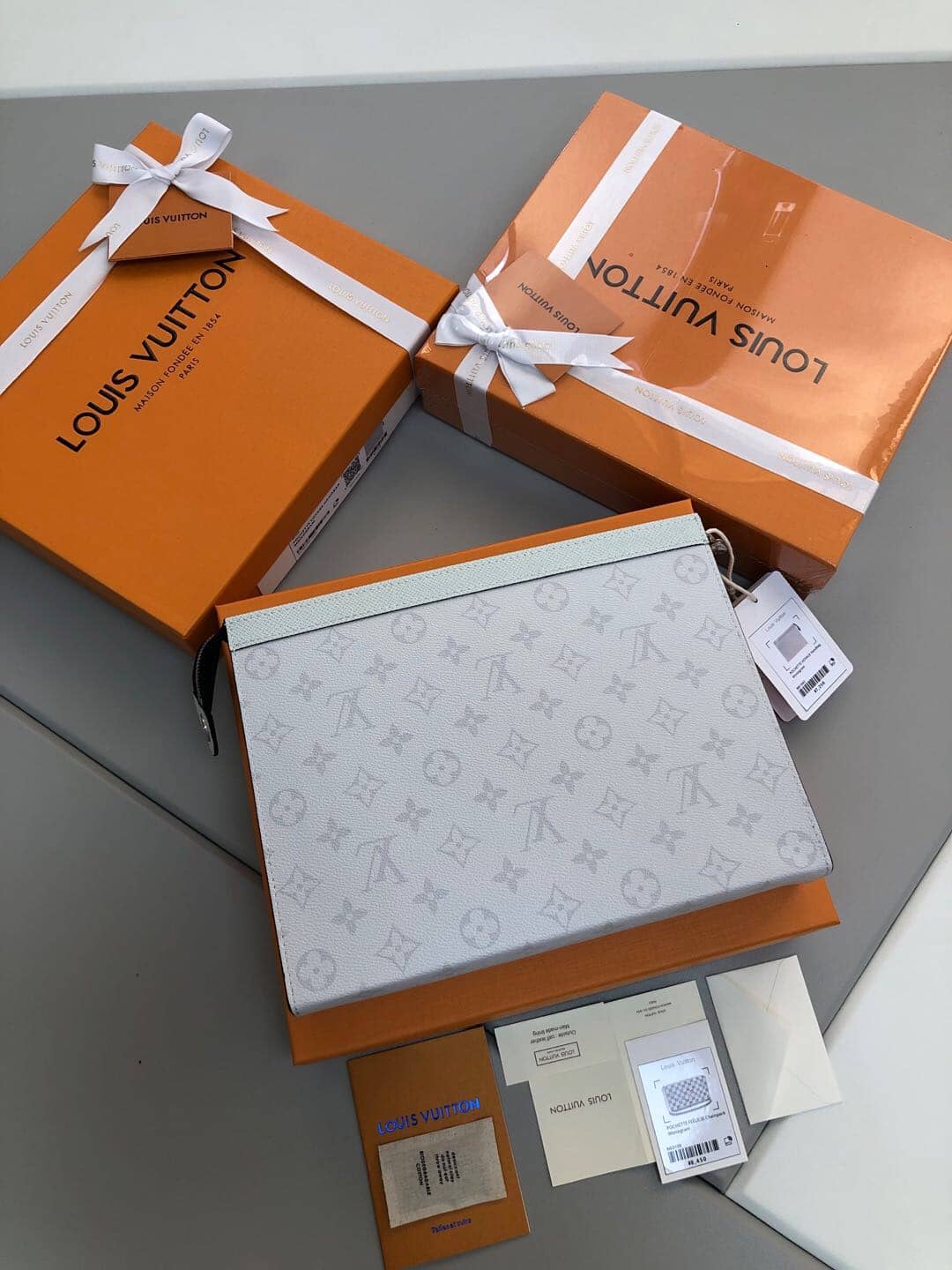 L0vis Vvtt0n Monogram Eclipse Canvas Replica Pochette Voyage MM White M61692