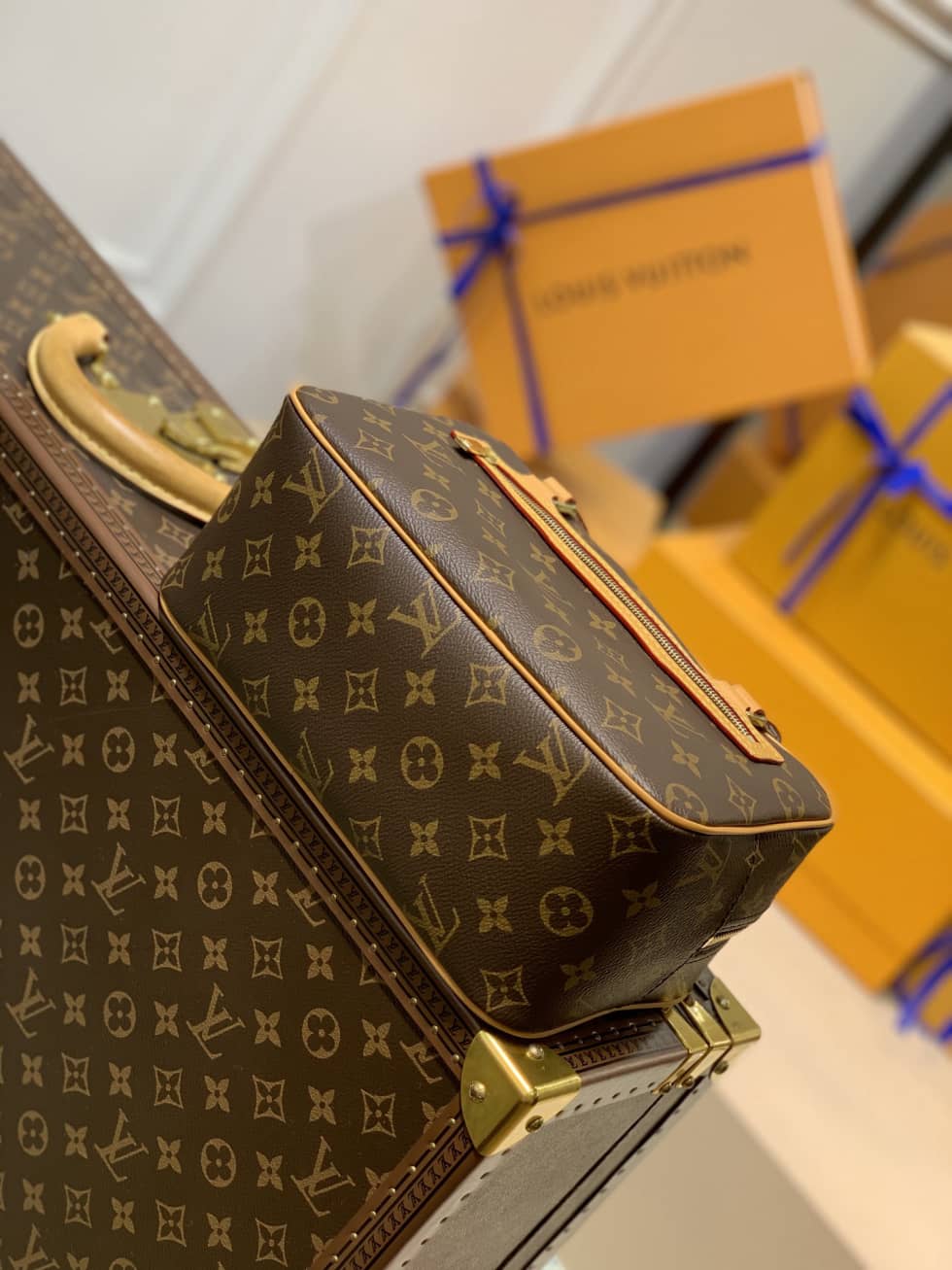 L0vis Vvtt0n Monogram Cite MM M51182 Replica Shoulder Bag