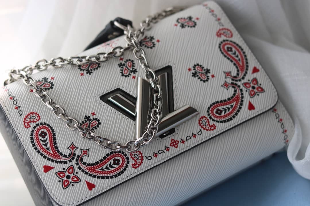 L0vis Vvtt0n Textured Epi Leather Twist Series Bag White