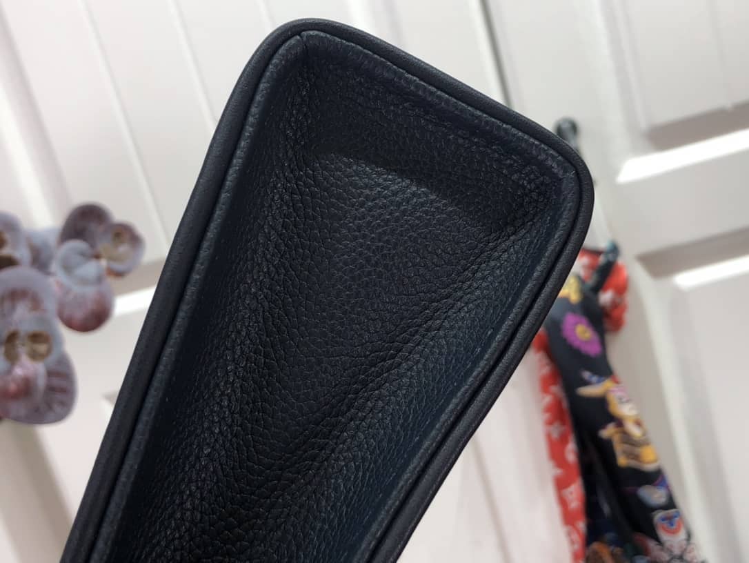 L0vis Vvtt0n Monogram Giant Raffia Toiletry 26 Cosmetic Bag Replica Apricot