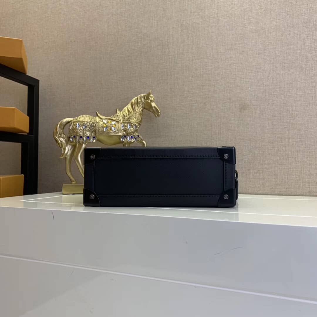 L0vis Vvtt0n Soft Trunk Taiga Leather Rainbow Replica M30341