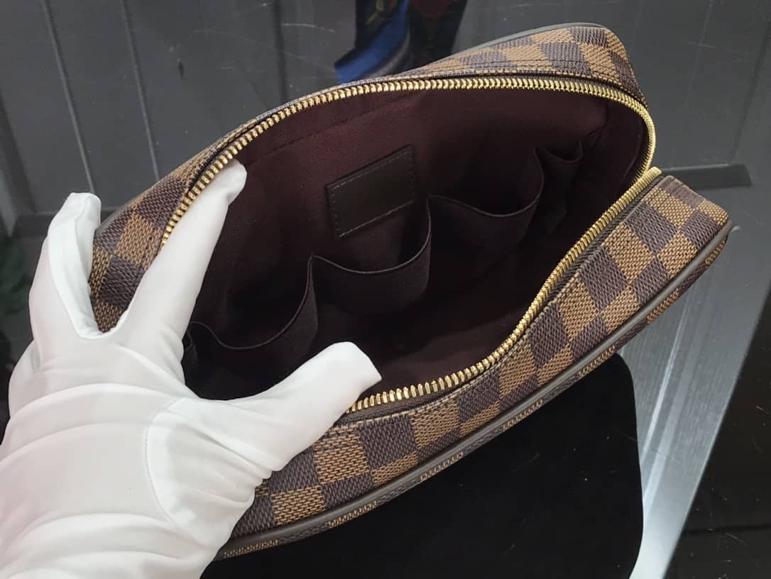 L0vis Vvtt0n Damier Ebene Toiletry Pouch