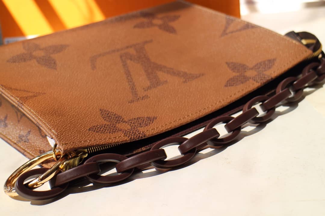 L0vis Vvtt0n Monogram Giant Toilet Pouch Crossbody Bag Replica M67692