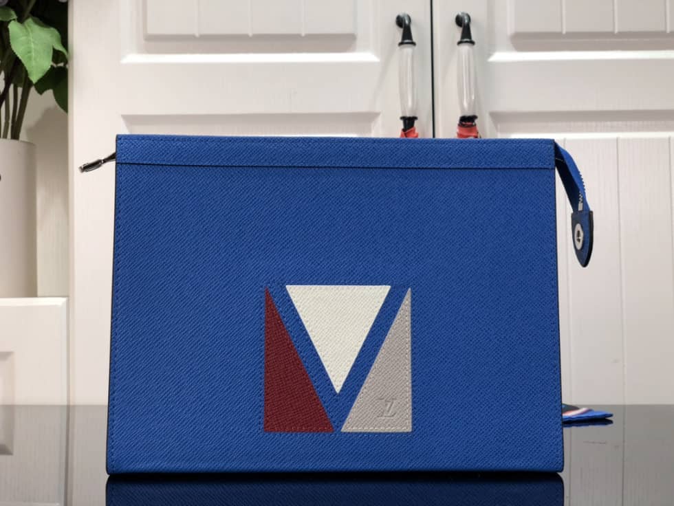 L0vis Vvtt0n Taiga Pochette Voyage Blue M59147 Replica