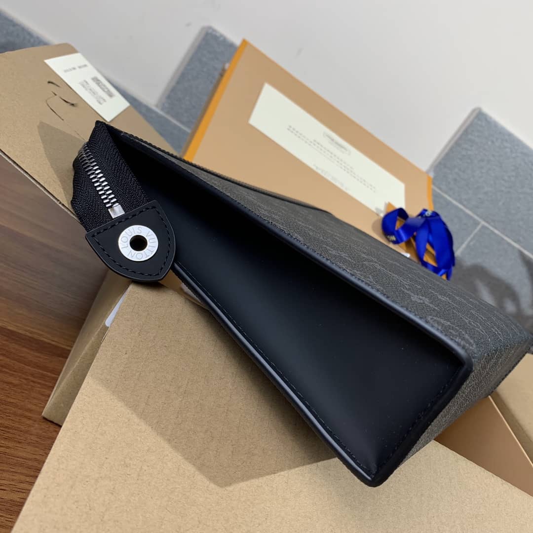 L0vis Vvtt0n Monogram Eclipse Canvas Replica Pochette Voyage MM Black M61692