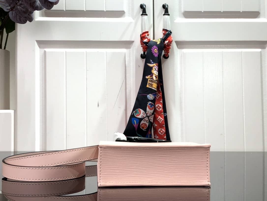 L0vis Vvtt0n Petit Sac Plat Flat Shoulder Bag Replica Pink M80169