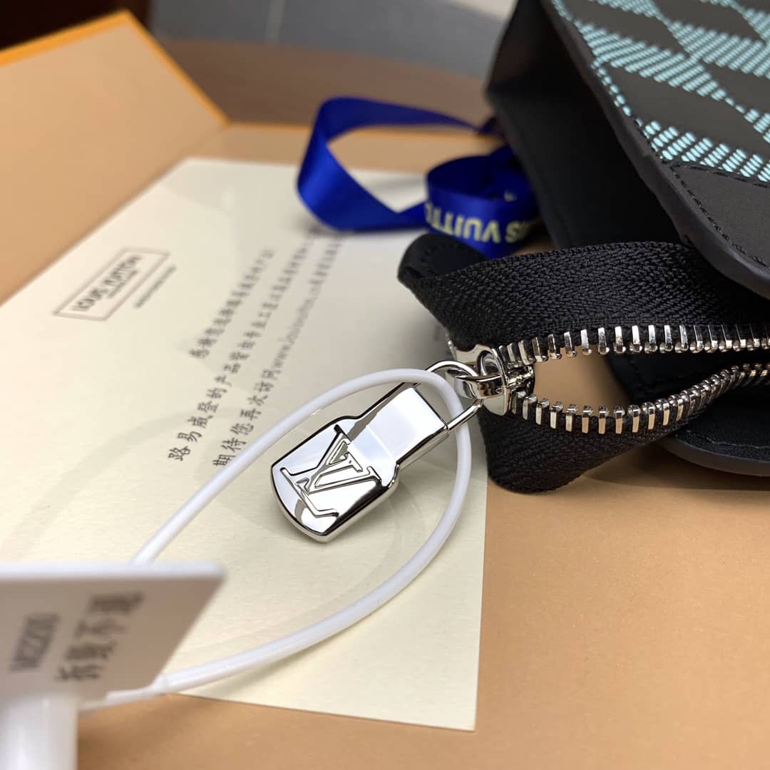 L0vis Vvtt0n Standing Pouch Damier Infini Replica Green N60448