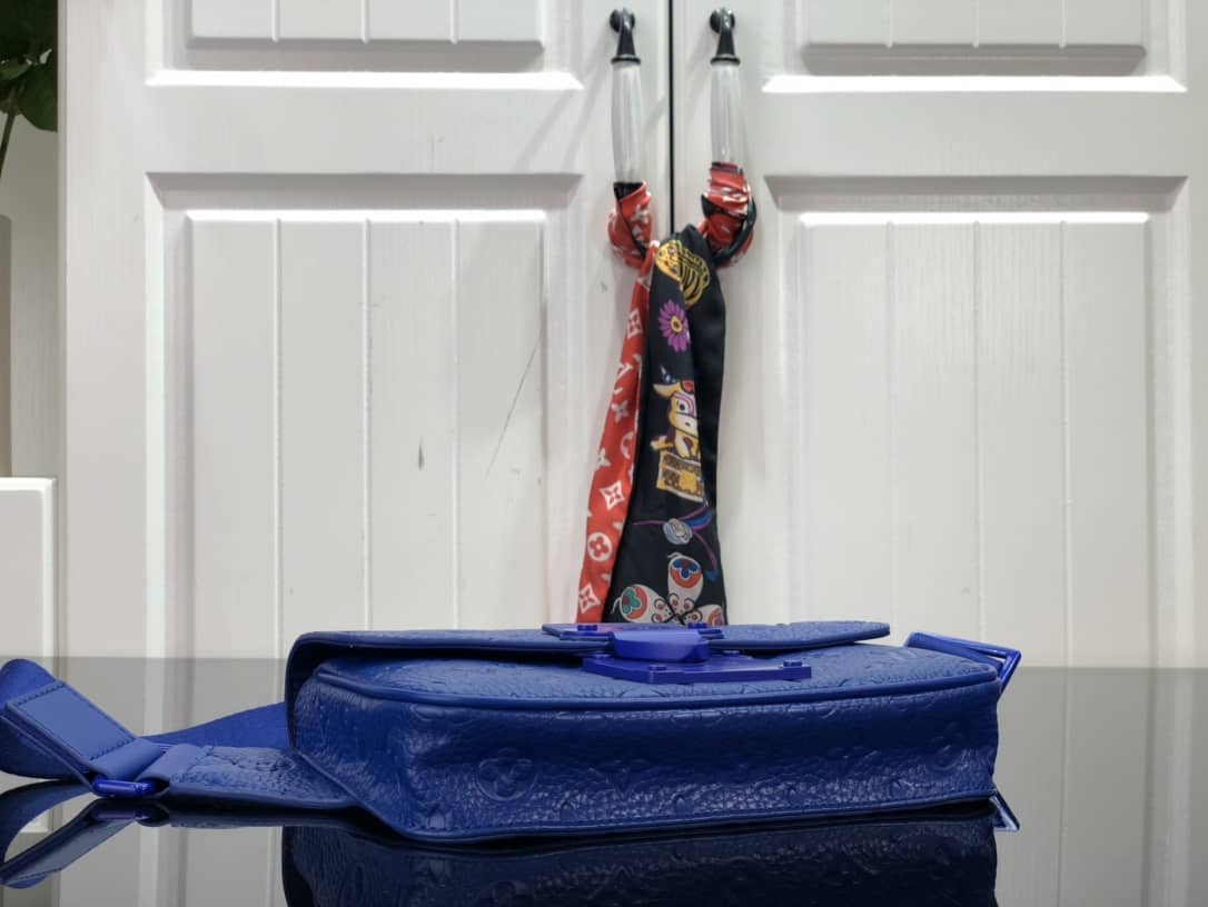 L0vis Vvtt0n S Lock Sling Crossbody Bag Replica Blue M58487