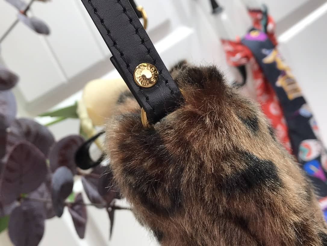 L0vis Vvtt0n Mink Monogram Vision Milla PM Replica Pochette