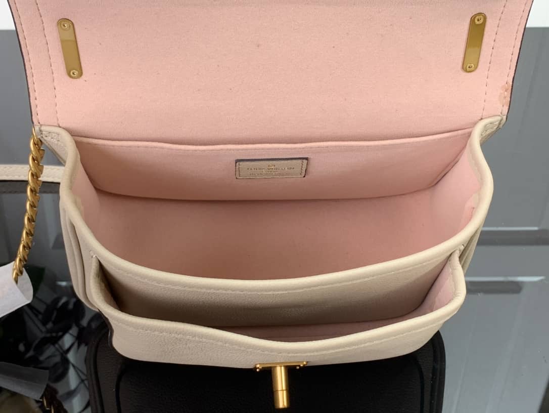 L0vis Vvtt0n Lockme Chain PM Replica Handbag Beige M57073