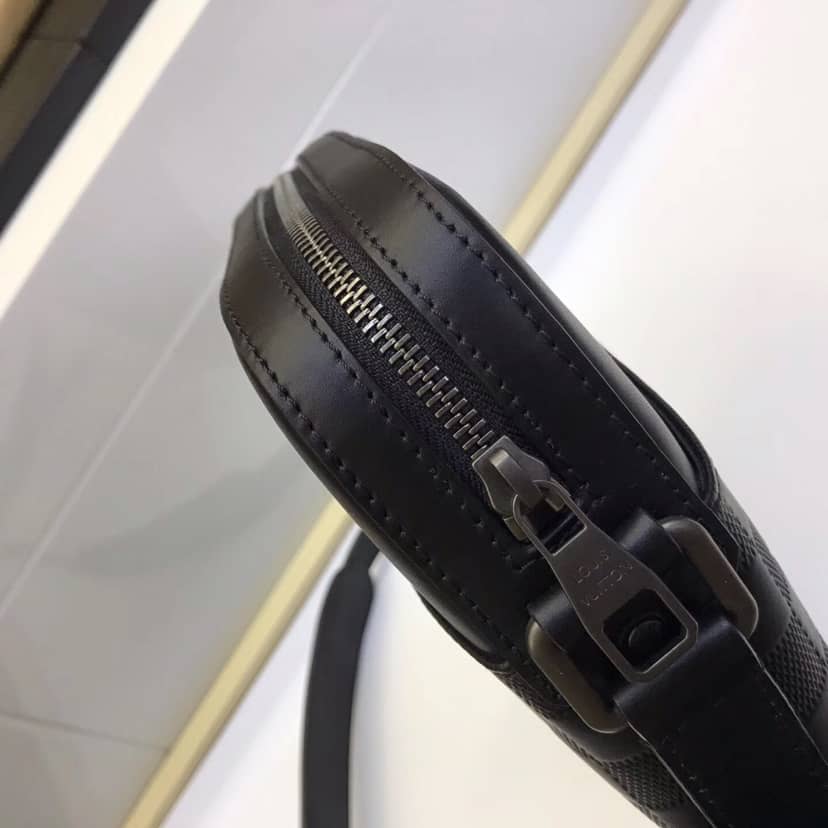 L0vis Vvtt0n District Pochette Replica Shoulder Bag N23355