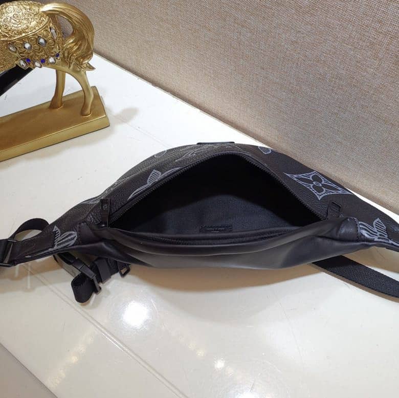 LV Bum Bag Dupe Giant Monogram Discovery NM Replica Body Bag M57289