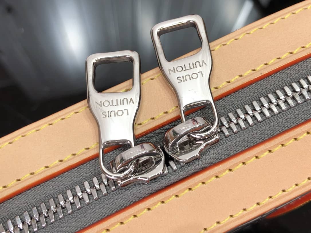 L0vis Vvtt0n Soft Trunk Monogram Mirror Coated Canvas Replica Bag Silver M45880