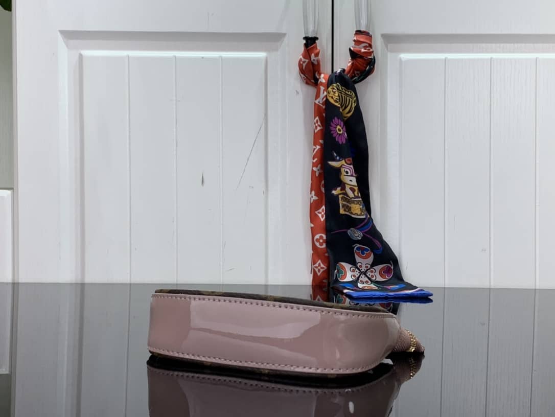 L0vis Vvtt0n Pochette Dupe Monogram Vernis Accessories Replica Pouch Pink M58009