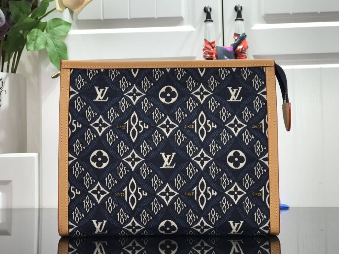 L0vis Vvtt0n Since 1854 Poche Toilette Bag Replica M80306