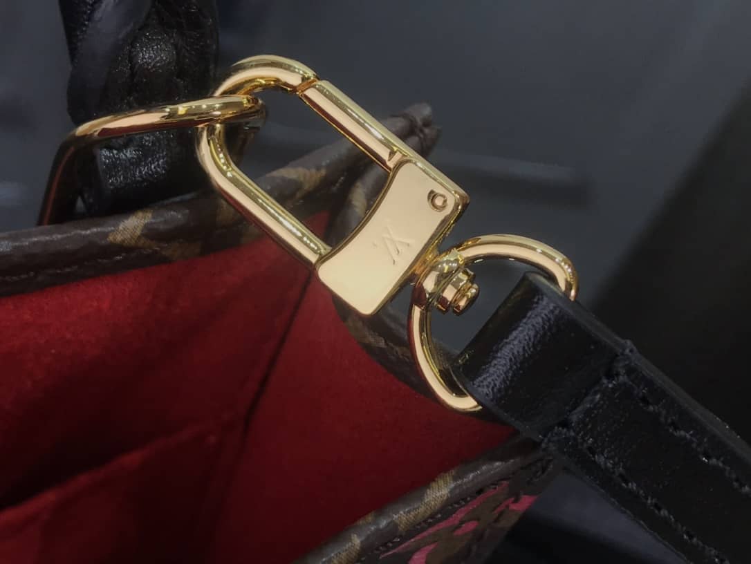 L0vis Vvtt0n Monogram Petit Sac Plat 2Way Replica Shoulder Bag M69442